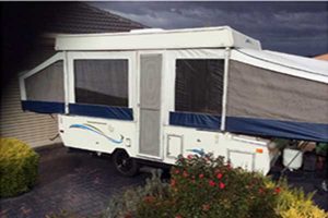 Police hunt brazen caravan theives