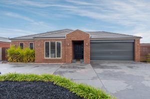 A Filmer star: 24 Filmer Place, Riddells Creek, 3431