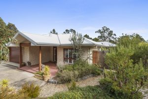 A classy haven: 4 Fairway Drive,Gisborne,  3437