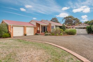A classic choice: 8 Cheriton Drive, Riddells Creek, 3431