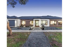 Double-block beauty: 68-70 Westminster Grove, Sunbury 3429