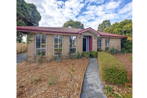 Big updates, big block: 14 William Street, Romsey, 3434