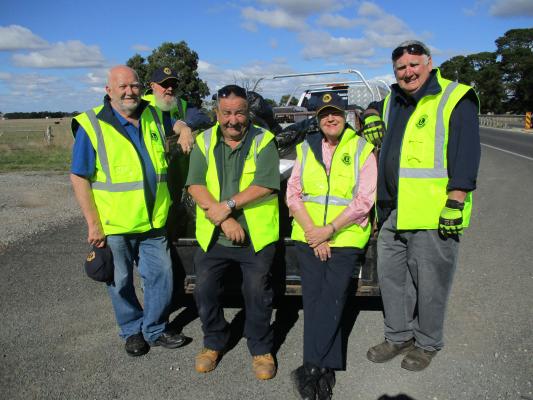 Lions lend a hand | Sunbury & Macedon Ranges