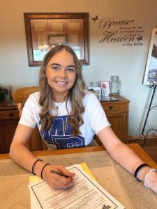 Stewarts signs on at William Penn University