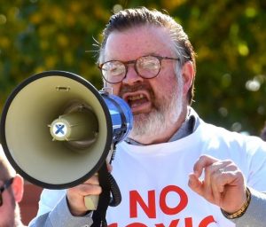 Bernie Finn sticking with Liberal party