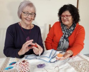 Teaching tatting at the library