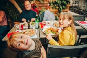 Tips to keep kids engaged when the family is dining out