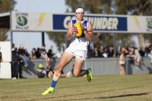 Roos win thriller