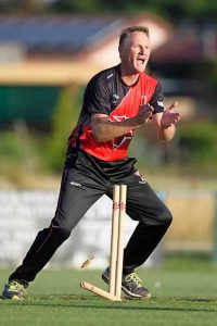 Third straight title for Riddell