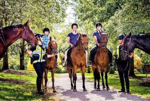 Young Sunbury horseriders meet police horses