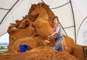 Art forms in shifting sand